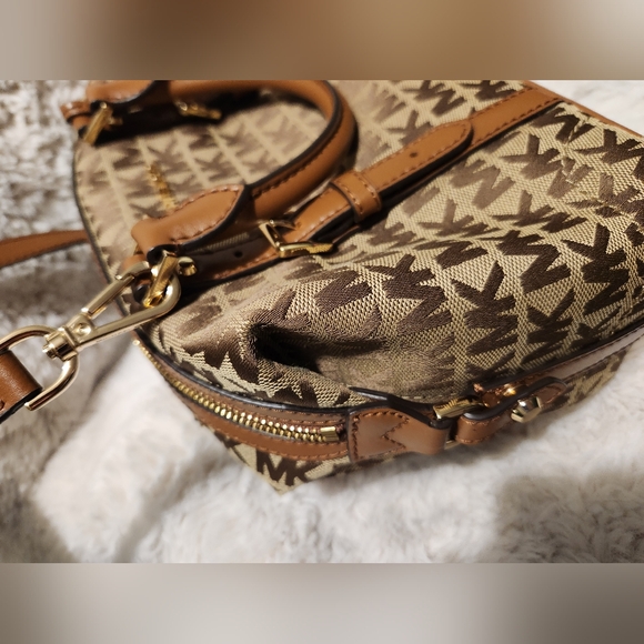 Michael Kors Crossbody - Picture 5 of 7